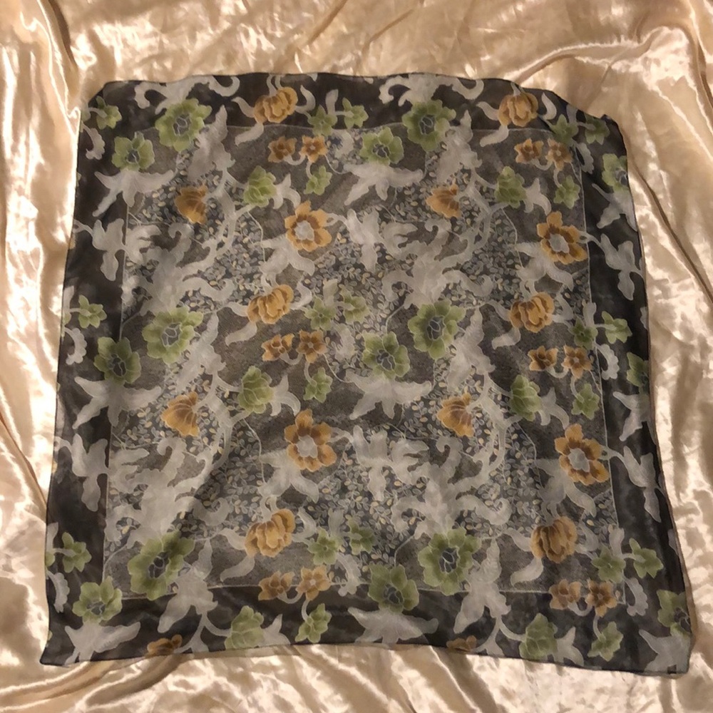 Vintage scarf with floral print